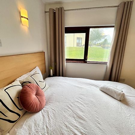 Sea Whispers - My Charming Costal Retreat In 욜 외부 사진