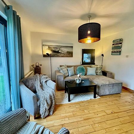 Sea Whispers - My Charming Costal Retreat In 욜 외부 사진