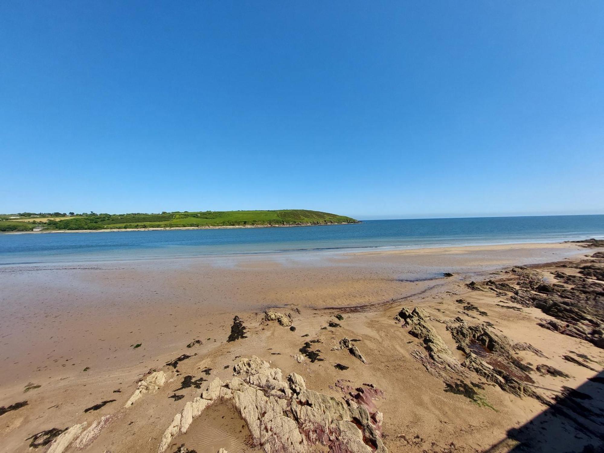 Sea Whispers - My Charming Costal Retreat In 욜 외부 사진