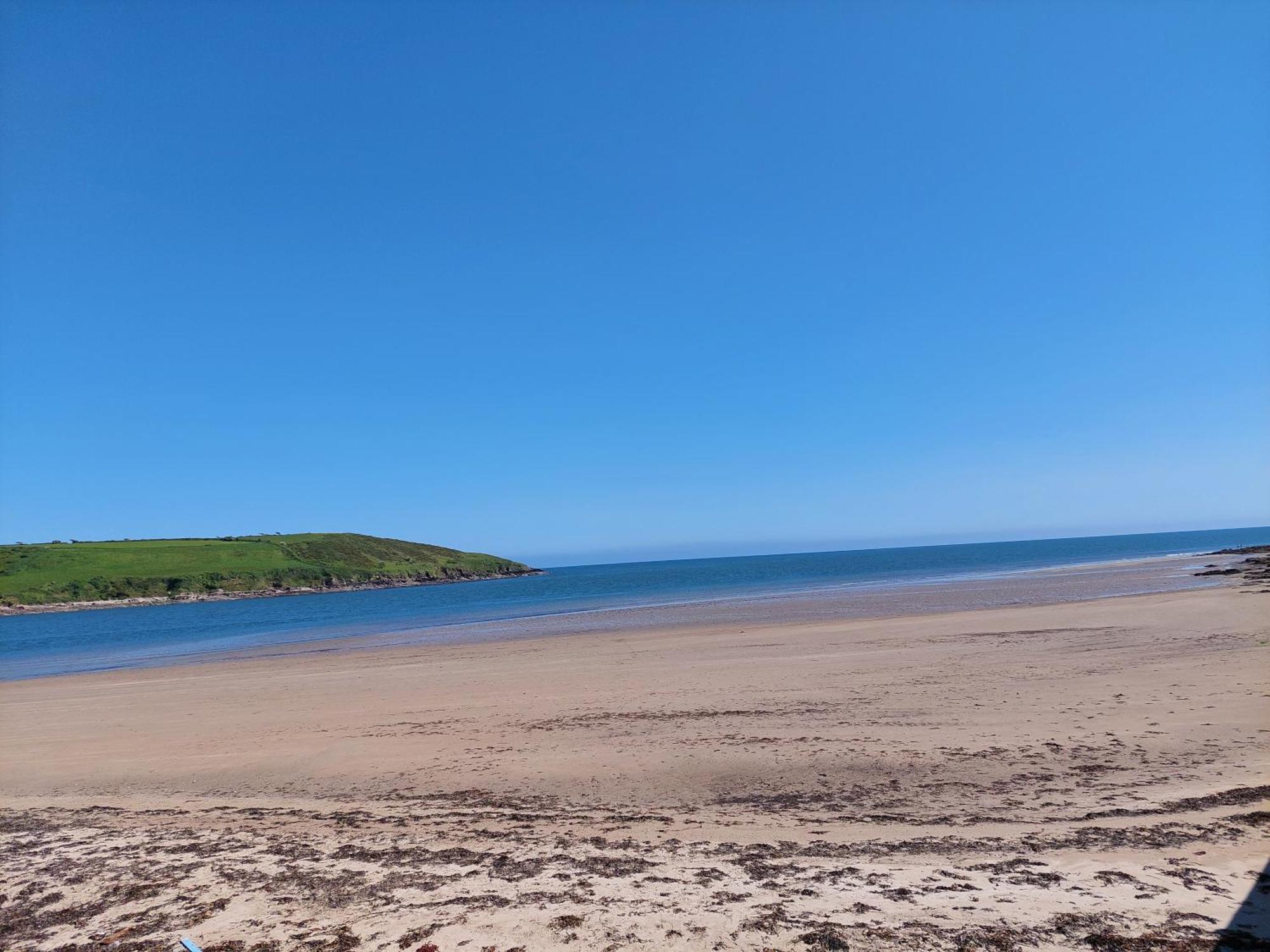 Sea Whispers - My Charming Costal Retreat In 욜 외부 사진