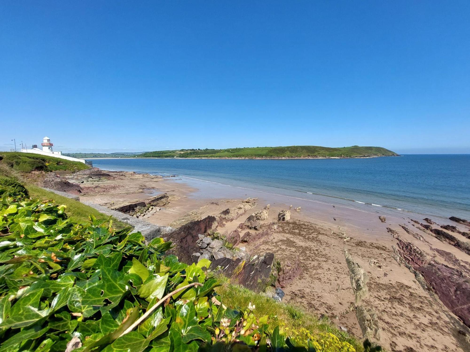 Sea Whispers - My Charming Costal Retreat In 욜 외부 사진