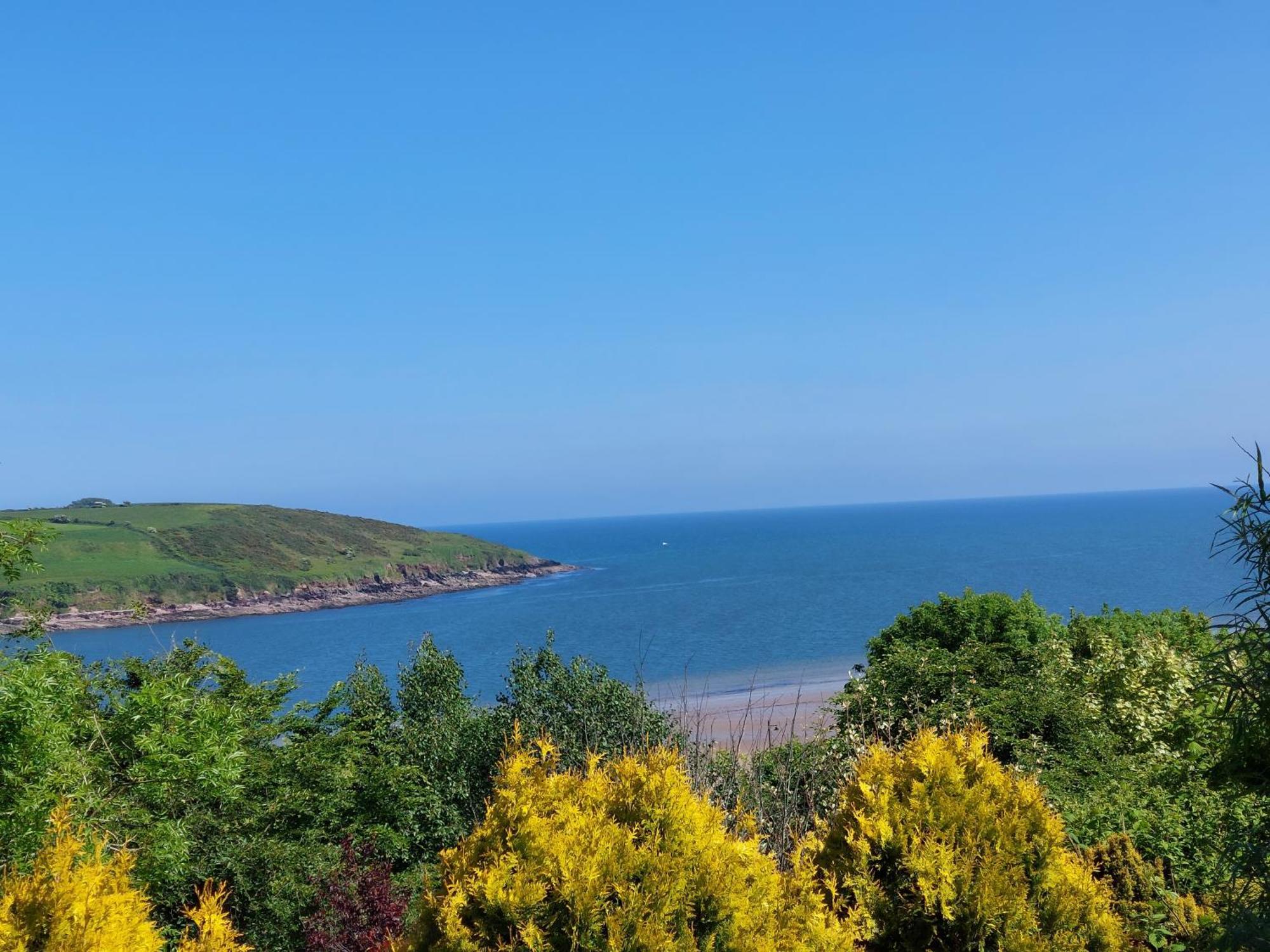 Sea Whispers - My Charming Costal Retreat In 욜 외부 사진