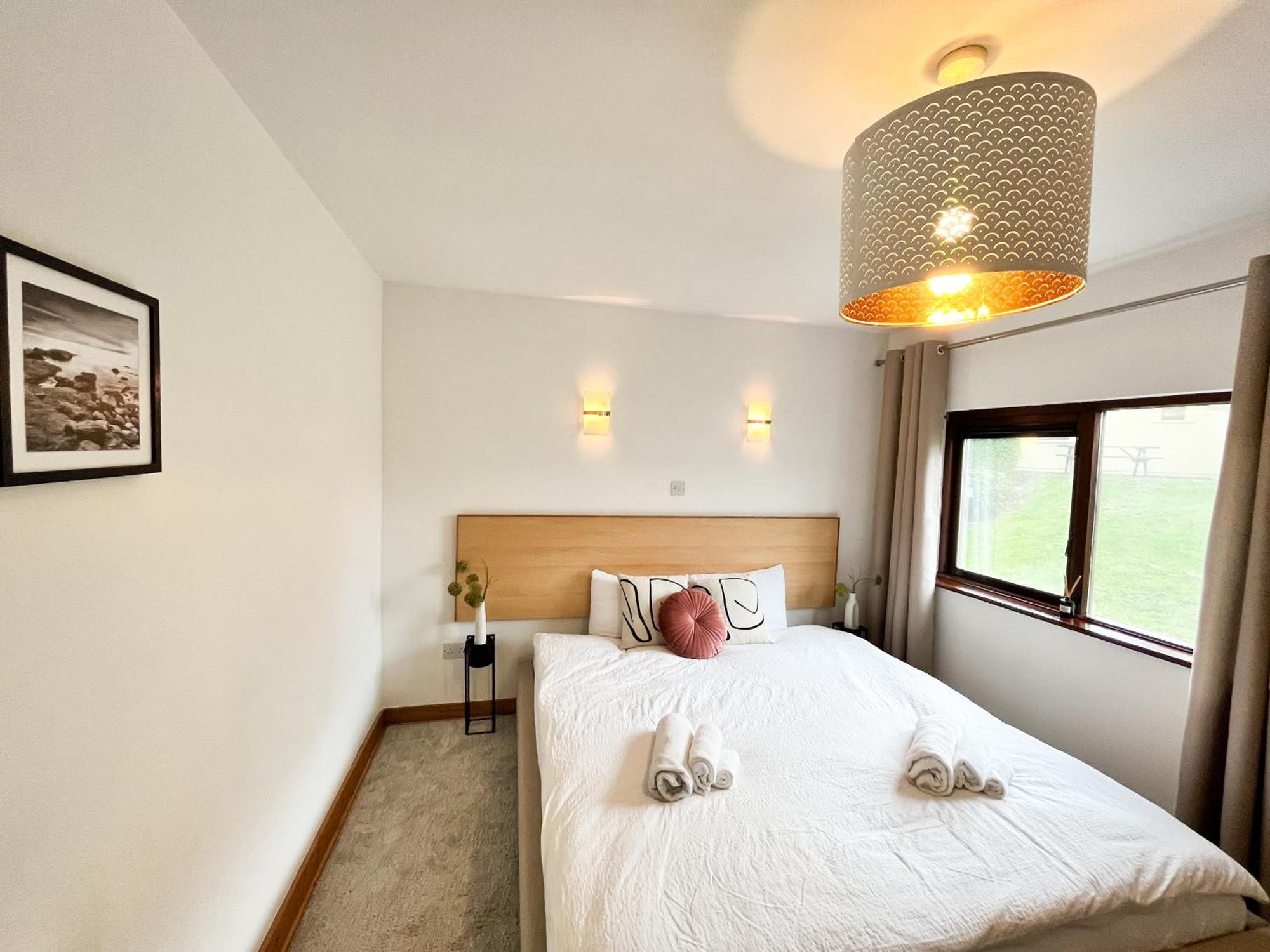 Sea Whispers - My Charming Costal Retreat In 욜 외부 사진