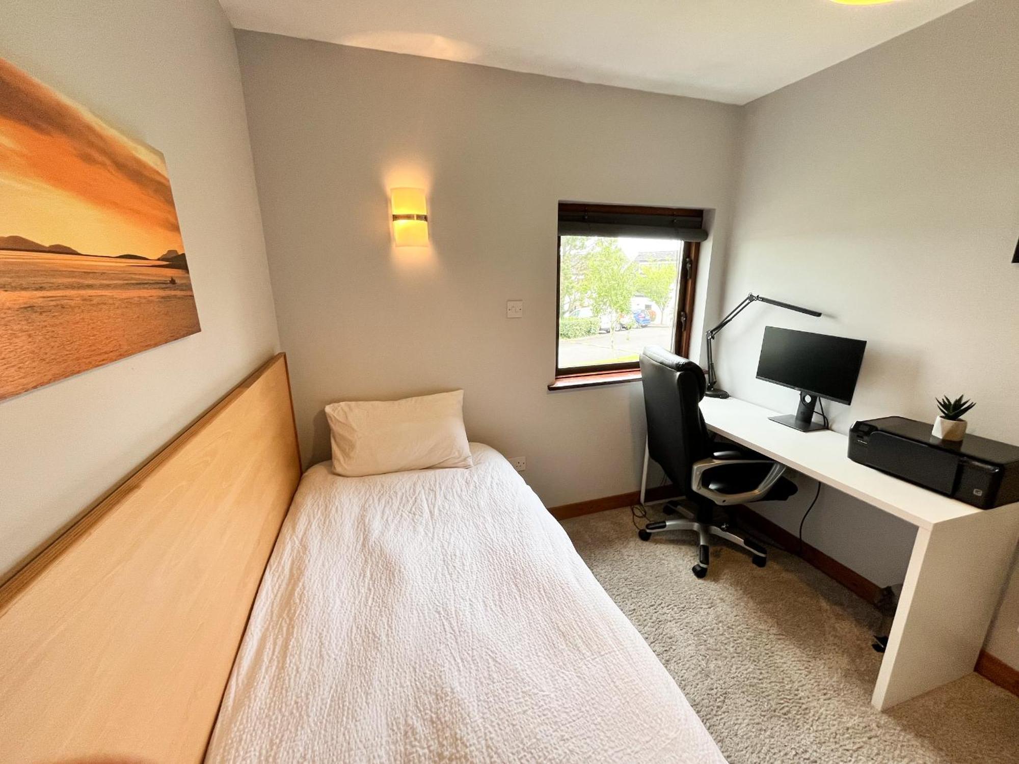 Sea Whispers - My Charming Costal Retreat In 욜 외부 사진