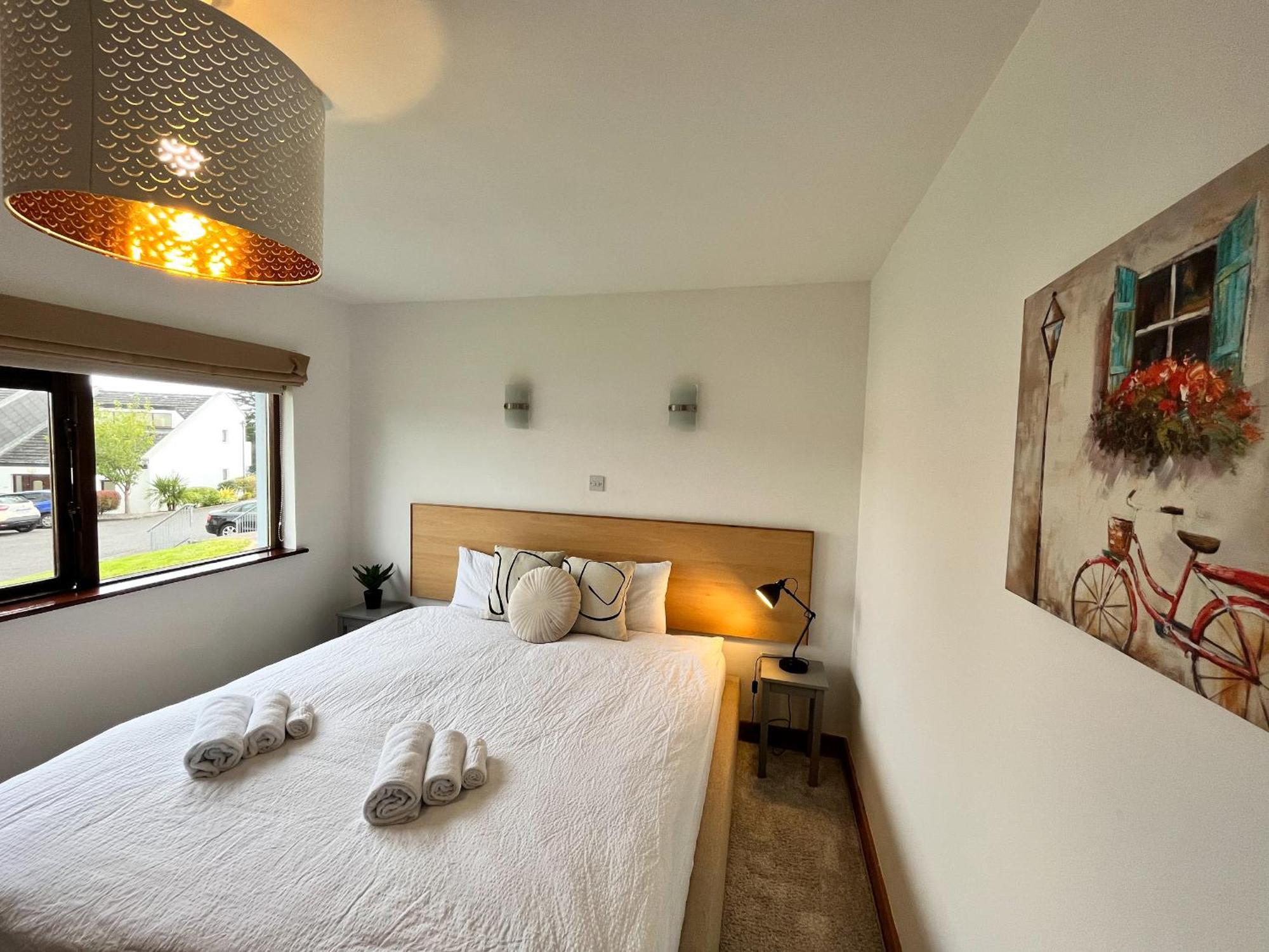 Sea Whispers - My Charming Costal Retreat In 욜 외부 사진