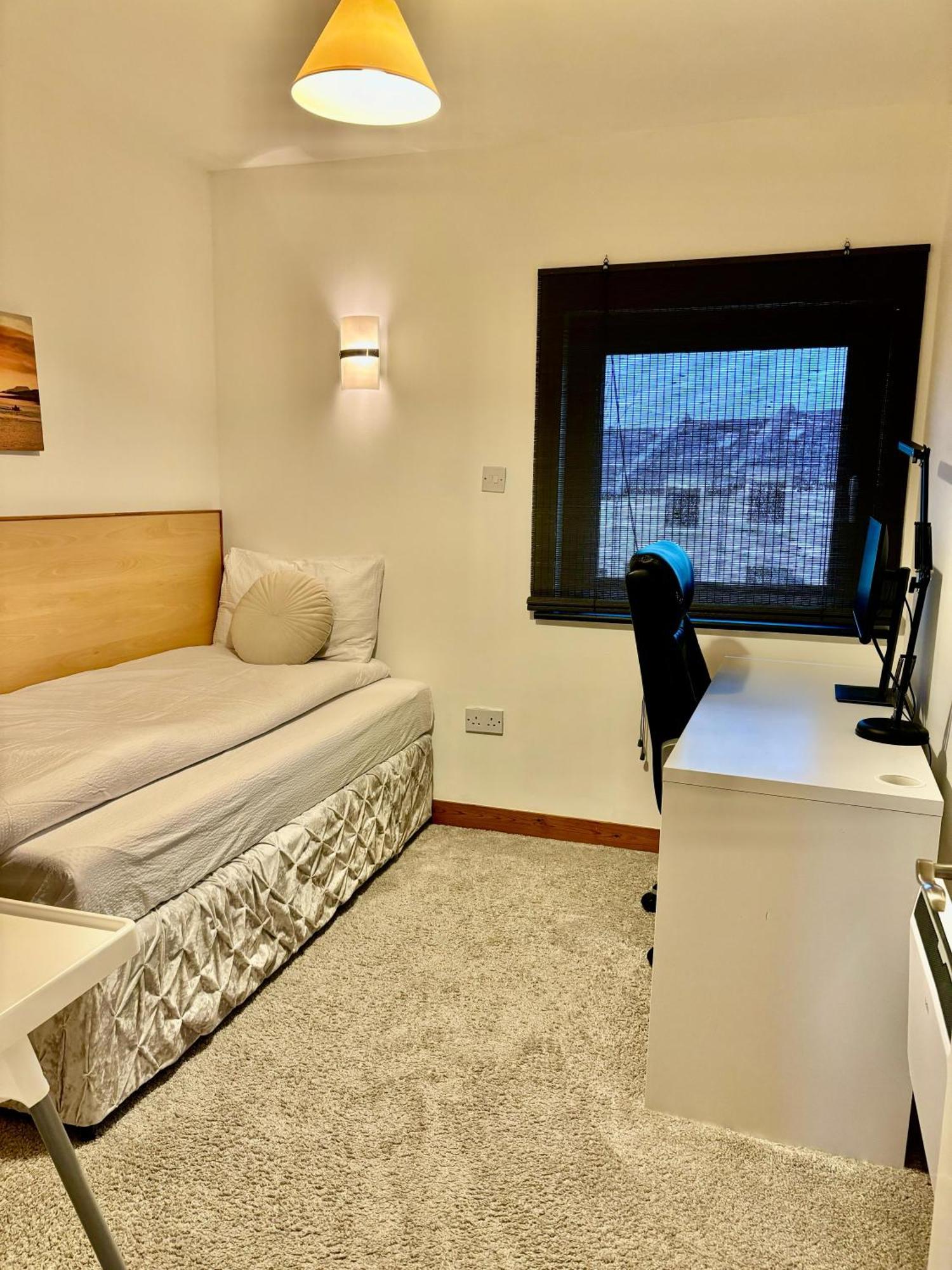 Sea Whispers - My Charming Costal Retreat In 욜 외부 사진