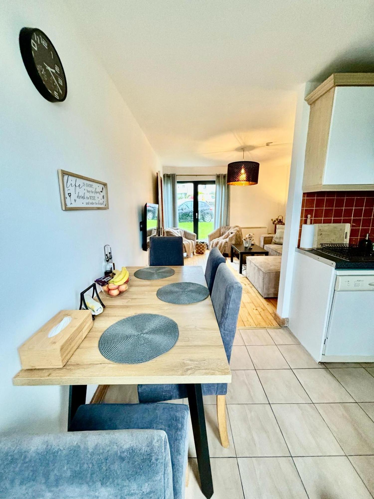 Sea Whispers - My Charming Costal Retreat In 욜 외부 사진